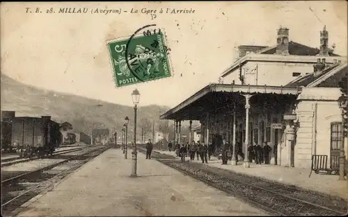 Ak Millau Aveyron, La Gare a l'Arrive