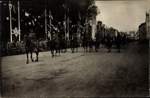 Foto Ak Paris VIII., Avenue des Champs Élysées, Siegesparade 1919