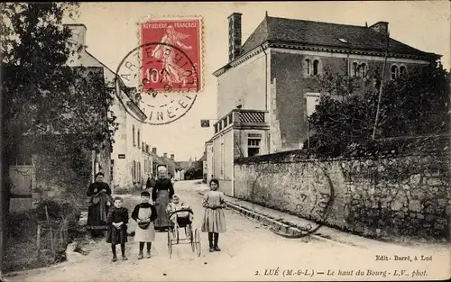 Ak Lué Maine et Loire, Le haut du Bourg, Kinderwagen