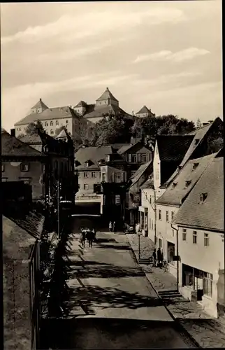 Ak Augustusburg im Erzgebirge, Straßenpartie mit Schloss