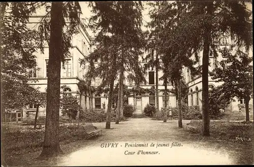 Ak Givry Saône et Loire, Pensionnat de jeunes filles, Cour d'honneur