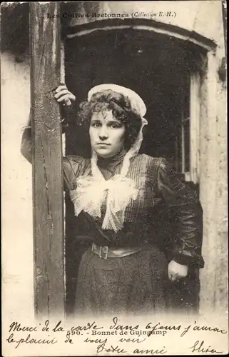 Ak Guingamp Côtes-d’Armor, Junge Frau in bretonischer Tracht