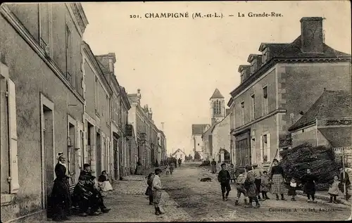 Ak Champigné Maine-et-Loire, La Grande Rue