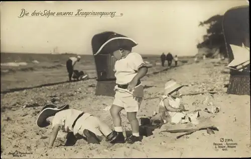 Ak Die drei Söhne des deutschen Kronprinzenpaares, Urlaub am Strand, PH 2314