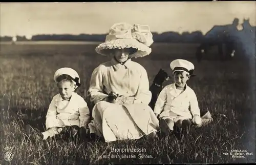 Ak Kronprinzessin Cecilie von Preußen, Prinzen Wilhelm, Louis Ferdinand