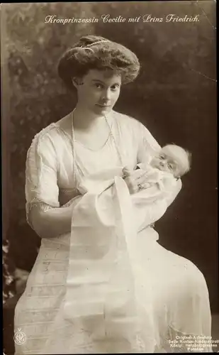 Ak Kronprinzessin Cecilie von Preußen mit Prinz Friedrich