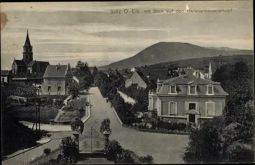 Ak Soultz Sulz Elsass Haut Rhin, Blick auf den Ort und Hartmannsweilerkopf