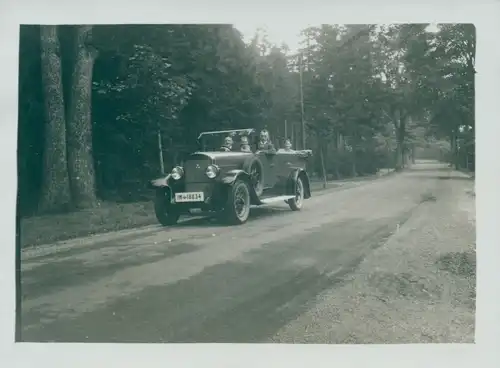 Foto Auto, Cabriolet, Partie im Grünen, Straßenpartie, 1929