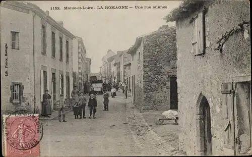 Ak La Romagne Maine et Loire, Une rue animee
