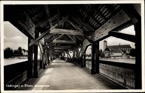 Ak Bad Säckingen am Hochrhein, Rheinbrücke, Kirche