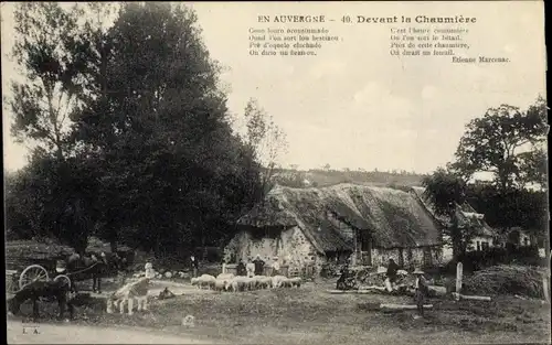 Ak Auvergne Frankreich, Devant la Chaumiere