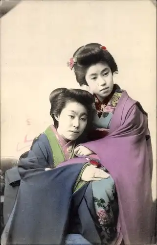 Ak Japan, Zwei Japanerinnen in Trachten, Kimonos