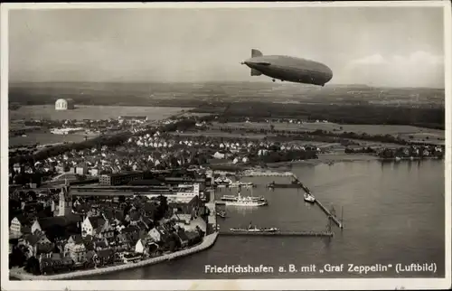 Ak Friedrichshafen am Bodensee, Luftschiff LZ 127 Graf Zeppelin, Fliegeraufnahme