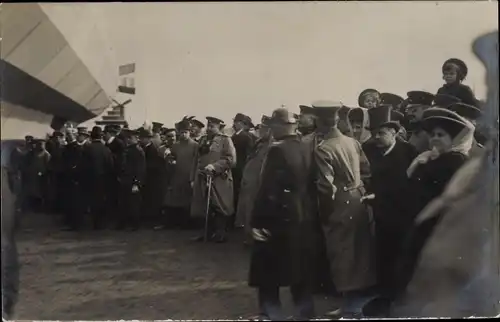 Foto Ak Schwabing München Bayern, Luftschiff Z 1, LZ 3, Landung Oberwiesenfeld 1909, bayr. Prinzen