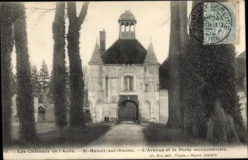Ak St Benoit sur Vanne Aube, L'Avenue et la Porte monumentale