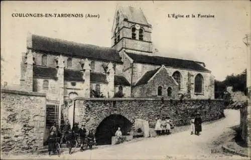 Ak Coulonges en Tardenois Aisne, L'Eglise et la Fontaine