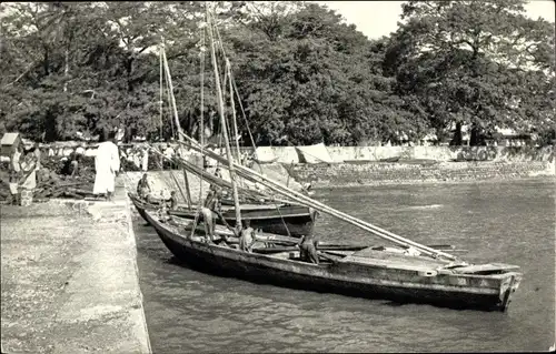 Ak Senegal, Pirogue au Port