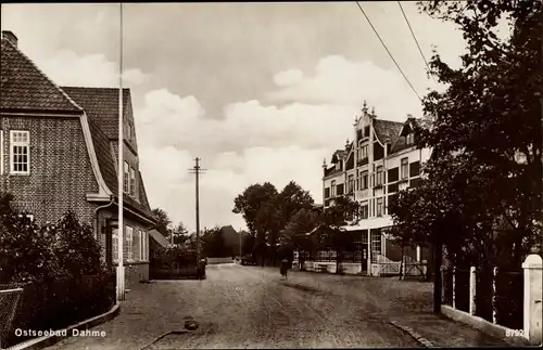 Ak Ostseebad Dahme in Holstein, Straßenpartie