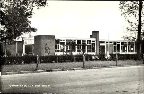 Ak Geesteren Overijssel, Kleuterschool