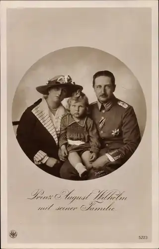 Ak August Wilhelm Prinz von Preußen, Portrait mit Familie