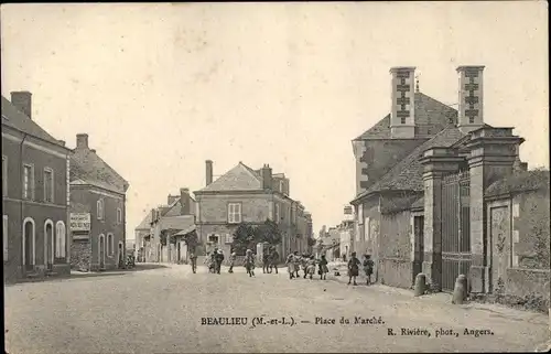 Ak Beaulieu Maine et Loire, Place du Marche