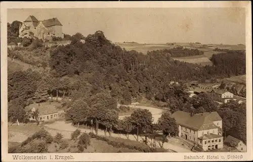 Ak Wolkenstein im Erzgebirge, Bahnhof Hotel und Schloss, Bahnstrecke