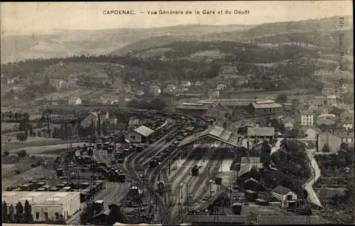 Ak Capdenac Gare Aveyron, La Gare et Depot, Fliegeraufnahme