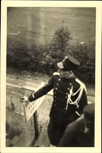 Foto Ak Soldat in Paradeuniform, Schulterschnur