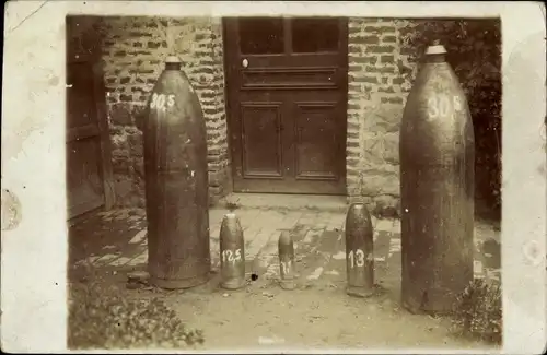 Foto Ak, WK I, Bomben und Munition, Feldpoststempel Bayr. Fussart. Bat. Nr. 406