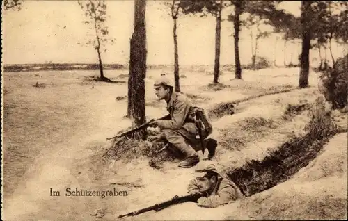 Ak Deutsche Soldaten mit Pickelhaube im Schützengraben