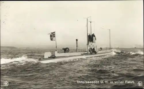 Ak Deutsches U-Boot SM U 11 in voller Fahrt, Kaiserliche Marine, Turm mit Besatzung