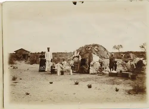 Foto DSW Afrika Namibia, ca 1900 - 1904, Afrikanisches Dorf, Einheimischer Polizist