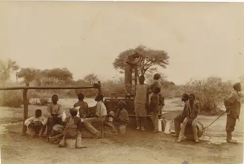 Foto DSW Afrika Namibia, ca 1900 - 1904, Afrikanische Kinder, Brunnen, Wasserschöpfer