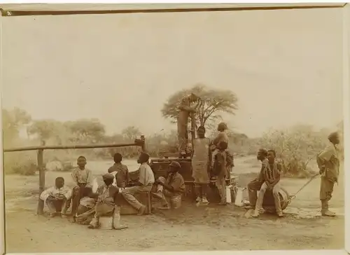 Foto DSW Afrika Namibia, ca 1900 - 1904, Afrikanische Kinder, Brunnen, Wasserschöpfer