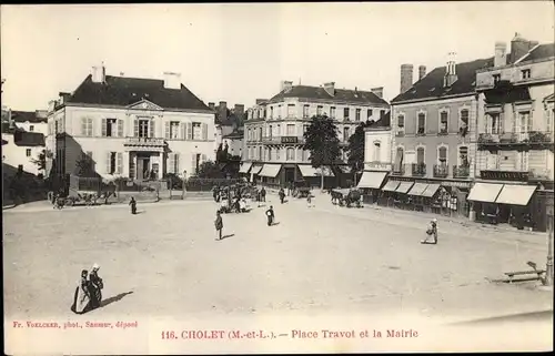 Ak Cholet Maine et Loire, Place Travot et la Mairie