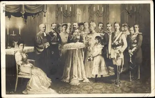 Künstler Ak Kaiserfamilie, Taufe des jüngsten Hohenzollern, Kaiser Wilhelm II, Kronprinz