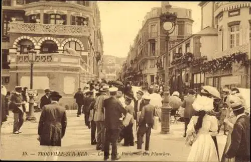 Ak Trouville sur Mer Calvados, Rue de Paris, Les Planches