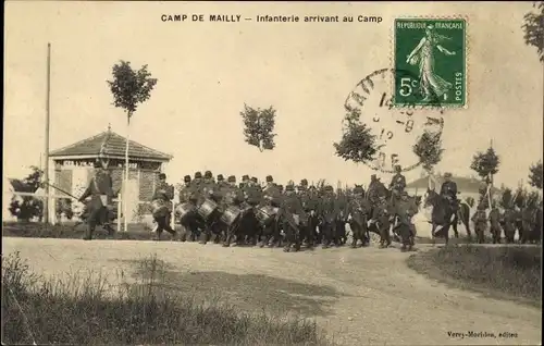 Ak Mailly le Camp Aube, Infanterie arrivant au Camp