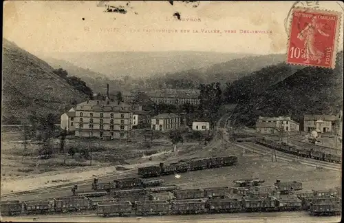 Ak Viviez Aveyron, Panoramablick, Waggons, Berge