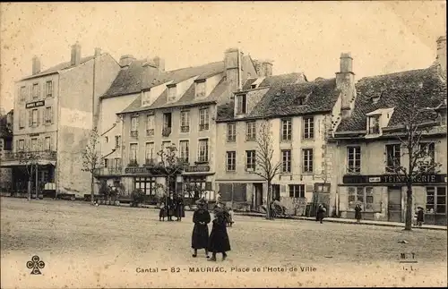 Ak Mauriac Cantal, Place de l'Hotel de Ville