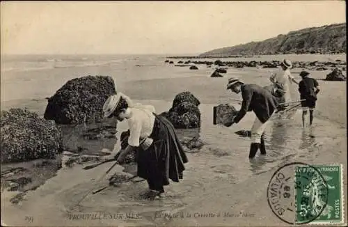 Ak Trouville sur Mer Calvados, La Peche a la Crevette