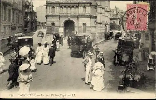 Ak Trouville Calvados, La Rue Victor Hugo