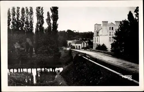 Ak Gouarec Côtes d'Armor, Arrivée par la route de Loudéac, Hôtel du Blavet, Waron