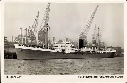 Ak MS Slamat, Koninklijke Rotterdamsche Lloyd, Frachtschiff im Hafen