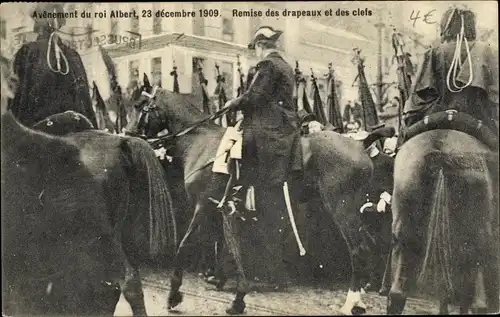 Ak Avenement du roi Albert 1909, Remise des drapeaux et des clefs