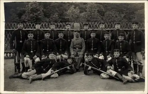 Foto Ak Deutsche Soldaten in Uniformen, Gruppenbild