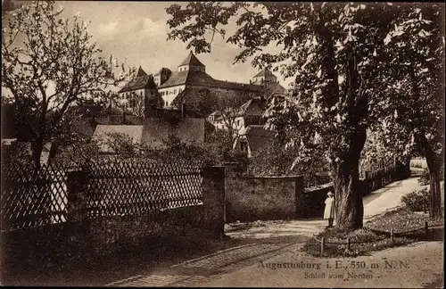 Ak Augustusburg im Erzgebirge, Durchblick zum Schloss