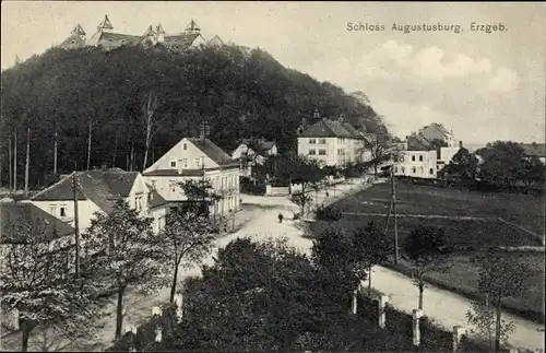 Ak Augustusburg im Erzgebirge, Teilansicht vom Ort mit Schloss