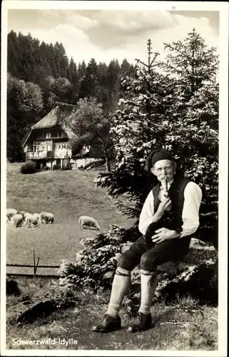 Ak Schwarzwald, Mann in typischer Tracht mit Pfeife, Schafsherde