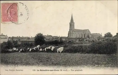 Ak La Boissière sur Evre Maine et Loire, Vue générale, Kirche